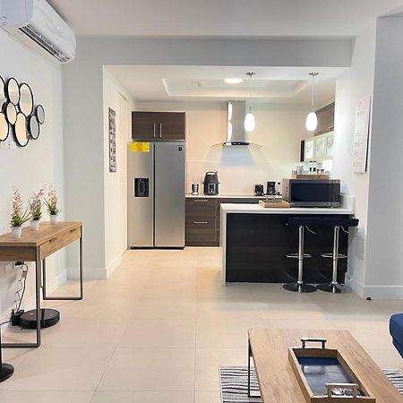 Parkhurst Lux Condo Near Devon House 킹스톤 외부 사진