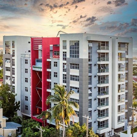 Parkhurst Lux Condo Near Devon House 킹스톤 외부 사진