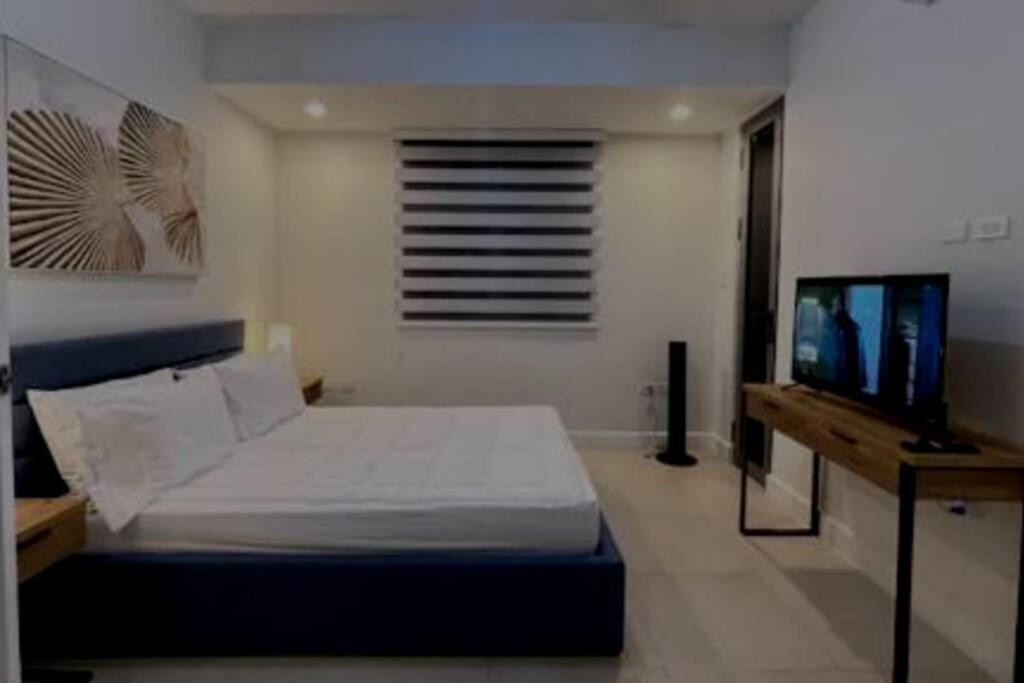 Parkhurst Lux Condo Near Devon House 킹스톤 외부 사진