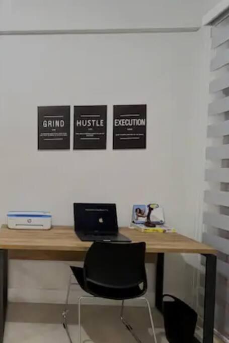 Parkhurst Lux Condo Near Devon House 킹스톤 외부 사진