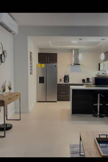 Parkhurst Lux Condo Near Devon House 킹스톤 외부 사진