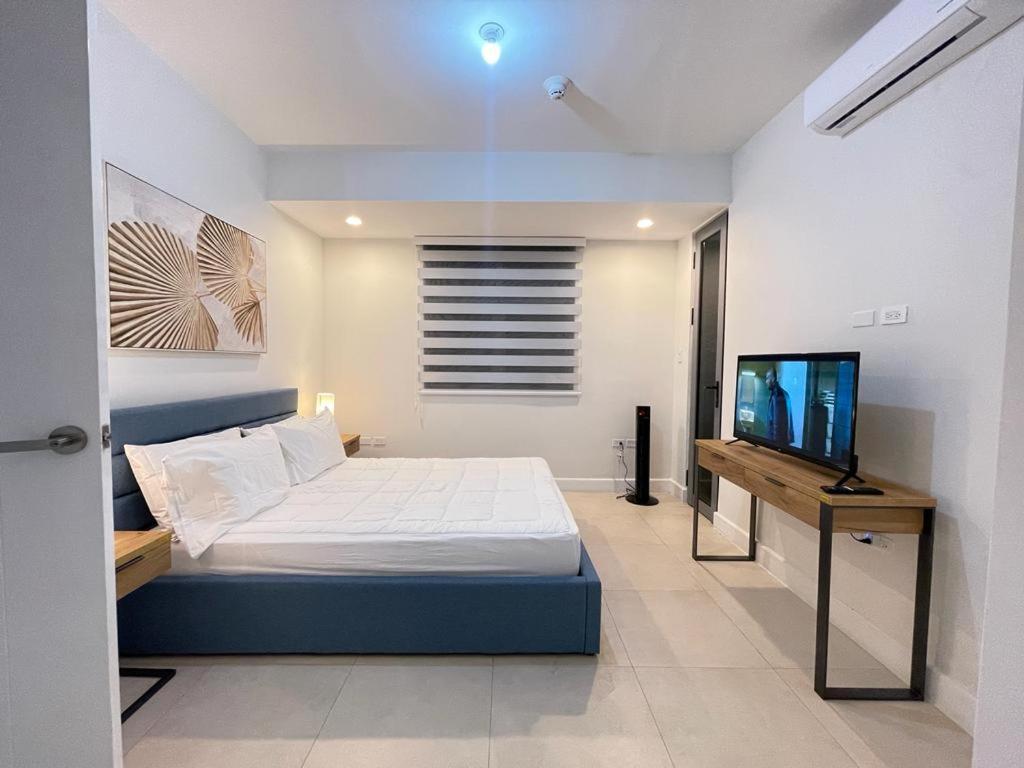 Parkhurst Lux Condo Near Devon House 킹스톤 외부 사진